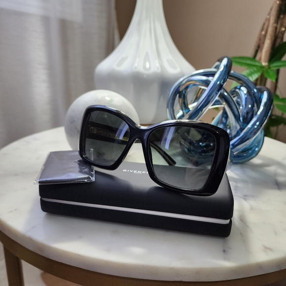 GIVENCHY Black GV 7186/S Sunglasses(excellent condition , no scratch ) - Picture 5 of 10